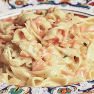 Fettuccine al salmone affumicato (Fettucini with Smoked Salmon Cream Sauce)