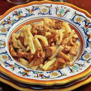 Strozzapreti ai funghi (Strozzapreti with Mushrooms)
