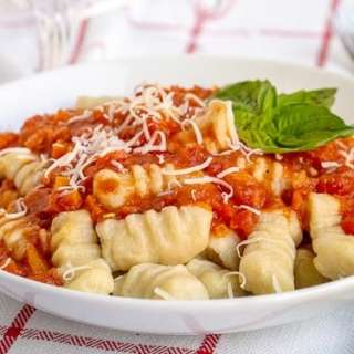Ñoqui con Tuco (Potato Gnocchi with Tomato Sauce)