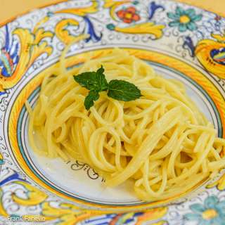 Spaghettini all'acqua di limone e provolone