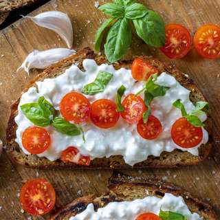 Cottage Cheese Toast (Tomato Basil)