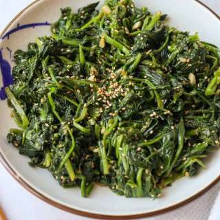 Easy 10-min. Korean Spinach Side Dish (Sigeumchi Namul)