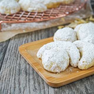 Kourambiethes (Greek Butter Cookies)
