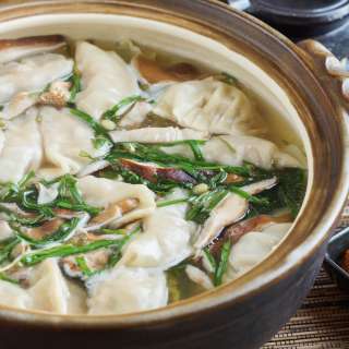 Gyoza Nabe (Japanese Dumpling Hot Pot)