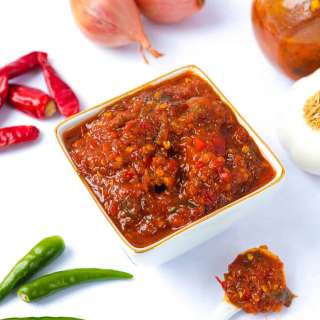 Quick & Easy Sambal Oelek (Indonesia Chili Paste)