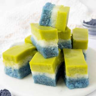 Kuih Seri Muka (Pandan Custard Sticky Rice Dessert)