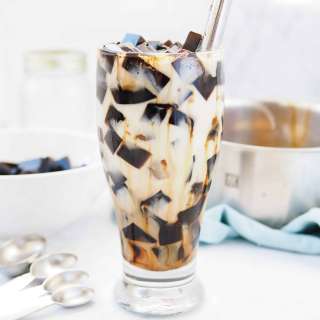 Easy 10-min. Grass Jelly Brown Sugar Milk