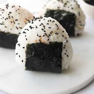 Quick & Easy Spicy Tuna Onigiri