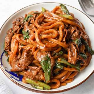 Easy 20-min. Black Pepper Beef Udon
