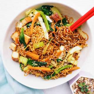 Quick & Easy Tofu Vegetable Chow Mein
