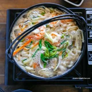 Kalguksu (Korean Knife Cut Noodle Soup)