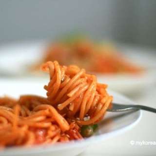Kimchi Spaghetti with Bacon