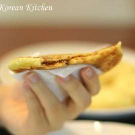 Korean Sweet Pancakes (Hotteok) with Mix