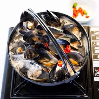 Korean Mussel Stew (Honghap-Tang)
