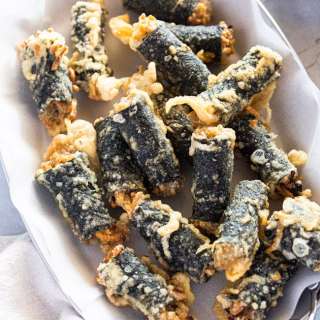 Gimmari (Fried Seaweed Roll)