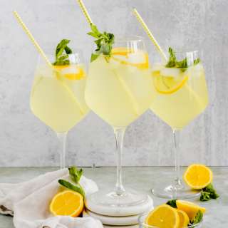 Limoncello Spritz (A Lemon Prosecco Cocktail)