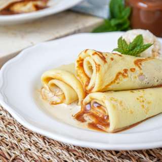 Panqueques con Dulce de Leche (Argentinian Dulce de Leche Crepes)