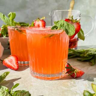 Strawberry Gin Smash