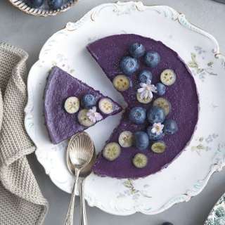 Raw vegan blueberry smoothie cake