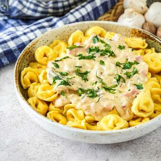 Pasta con Salsa Caruso (Uruguayan Pasta with Caruso Sauce)