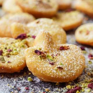 Afghani Gosh-e-Fil (Elephant Ear-Shaped Fried Pastry)