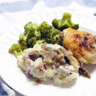Easy Mushroom Gravy (Vegetarian/Vegan Optional!)