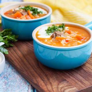 Qatiqli Hu'rda (Uzbek Rice Soup with Yogurt)