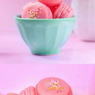Double raspberry macarons
