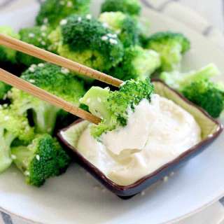 Steamed Broccoli with Soy Sauce Mayonnaise Dip