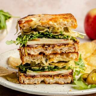 The Ultimate Spicy Cheddar & Apple Fall Veggie Sandwich