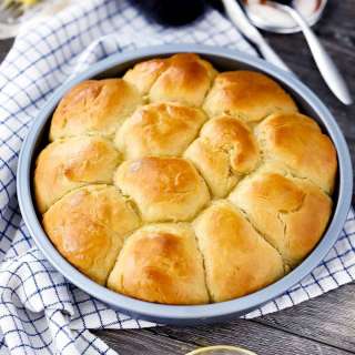 Quick and Easy Dinner Rolls