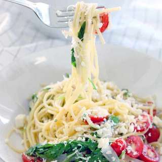 Spaghetti with Arugula and Cherry Tomatoes