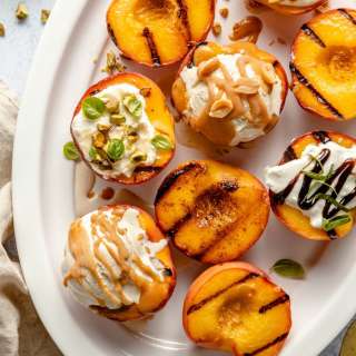 Grilled Peaches (+6 different topping ideas!)