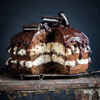 Cookies and Cream Layer Cake with White Chocolate Filling