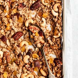 Homemade Super Chunky Healthy Granola (vegan & gluten free!)
