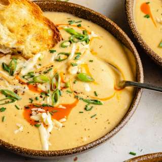 Cheddar Buffalo Cauliflower Soup