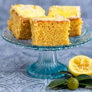 Lemon Drizzle Traybake