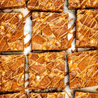 Biscoff Blondies – Delicious Cookie Butter Bars