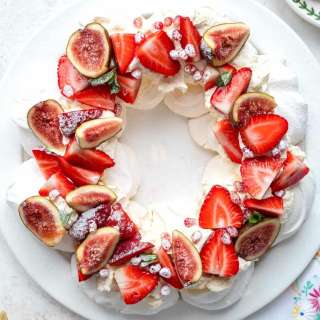Christmas Pavlova Wreath