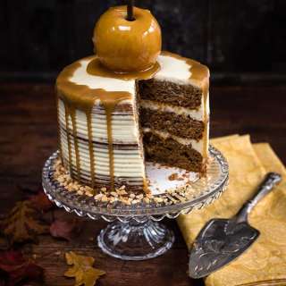 Spiced apple layer cake with mascarpone frosting