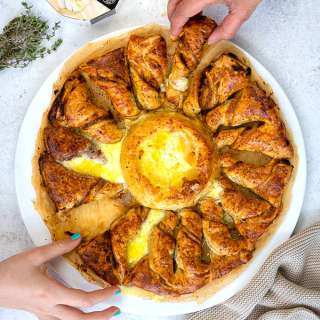 Baked brie in puff pastry Tarte Soleil