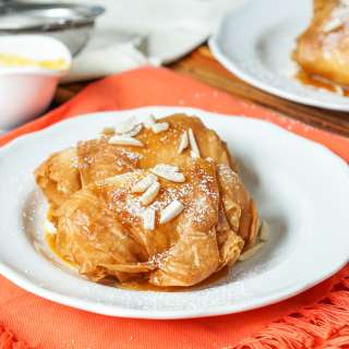 Saquitos de Queso con Miel y Naranja (Cheese Parcels in Honey and Orange Reduction)