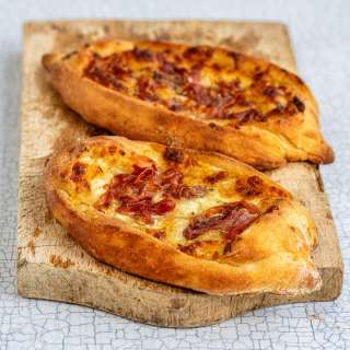 Peinirli - Greek Pizza Boats