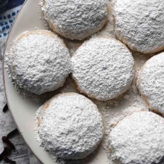 Kourabiedes (Greek Butter and Almond Cookies)