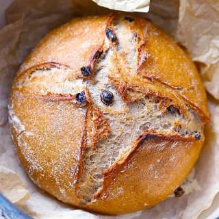 No Knead Cinnamon Raisin Bread (Dutch Oven)