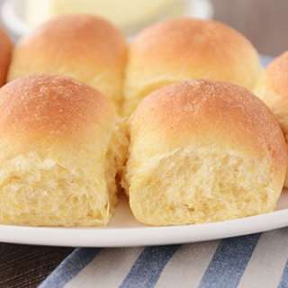 Buttery Fluffy Cornmeal Dinner Rolls