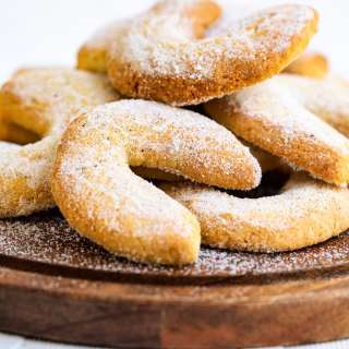 Vanillekipferl – Vanilla Crescent Cookies