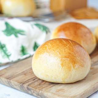Hveteboller (Norwegian Cardamom Buns)