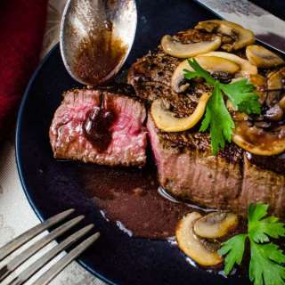 Pan Seared Filet Mignon Bordelaise