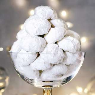 Kourabiedes - Greek Christmas Butter Cookies